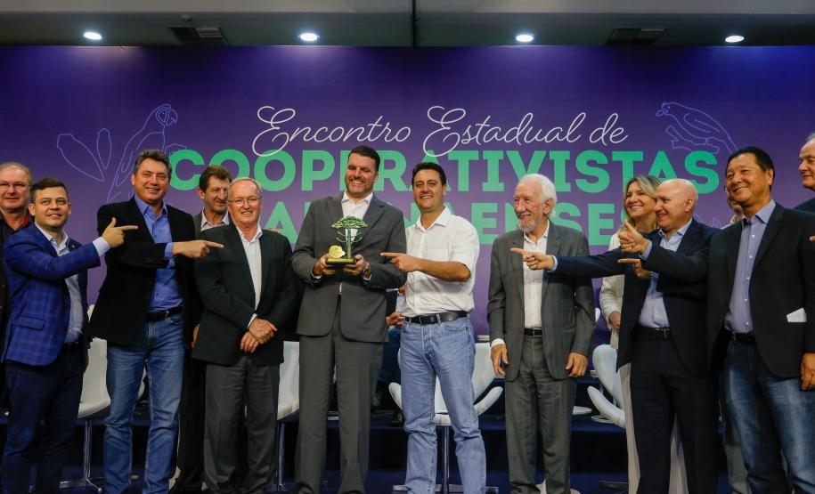 Governador Carlos Massa Ratinho participa da abertura do Encontro das Cooperativas Paranaenses.