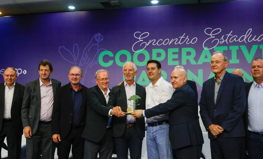 Governador Carlos Massa Ratinho participa da abertura do Encontro das Cooperativas Paranaenses.