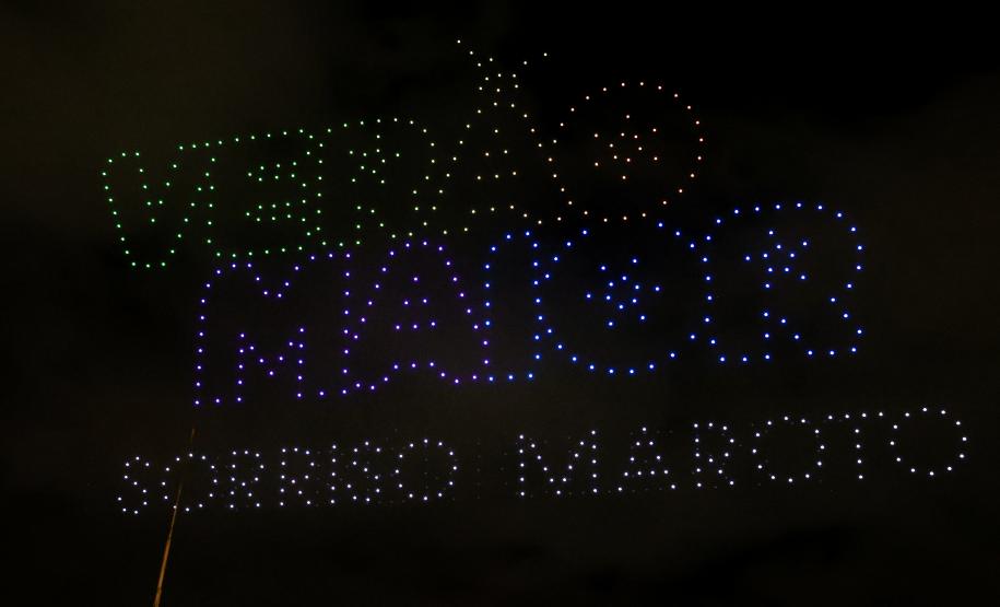 Com o céu iluminado por mais de 600 drones, o Governo do Estado deu o pontapé inicial para a maior edição da história do Verão Maior Paraná.. A cerimônia de lançamento, que aconteceu nesta quarta-feira (27), contou com a presença do governador Carlos Massa Ratinho Junior.