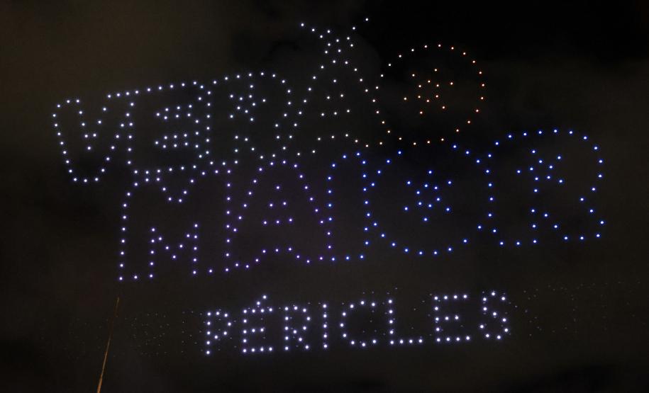 Com o céu iluminado por mais de 600 drones, o Governo do Estado deu o pontapé inicial para a maior edição da história do Verão Maior Paraná.. A cerimônia de lançamento, que aconteceu nesta quarta-feira (27), contou com a presença do governador Carlos Massa Ratinho Junior.