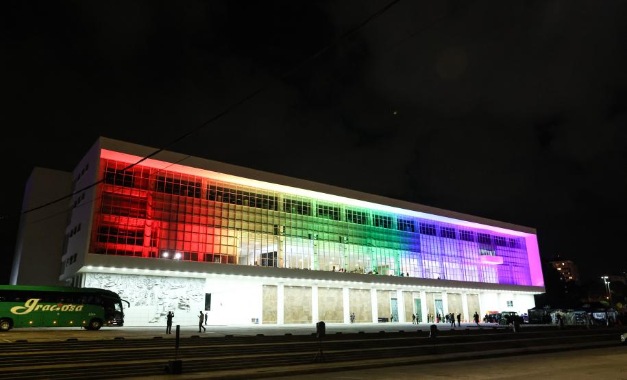 Com o céu iluminado por mais de 600 drones, o Governo do Estado deu o pontapé inicial para a maior edição da história do Verão Maior Paraná.. A cerimônia de lançamento, que aconteceu nesta quarta-feira (27), contou com a presença do governador Carlos Massa Ratinho Junior.