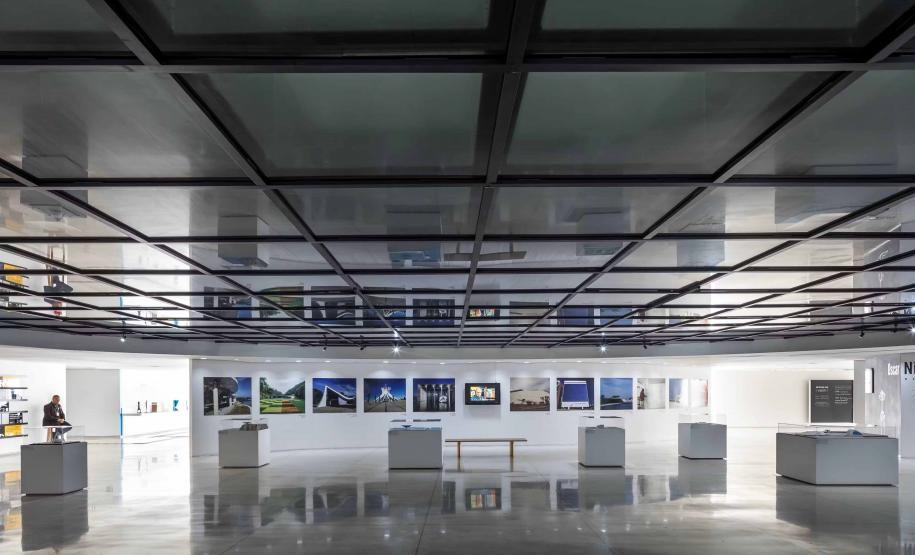 Nando Reis, sertanejos, peças teatrais e novas exposições no MON: confira a agenda cultural