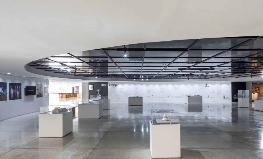 Nando Reis, sertanejos, peças teatrais e novas exposições no MON: confira a agenda cultural