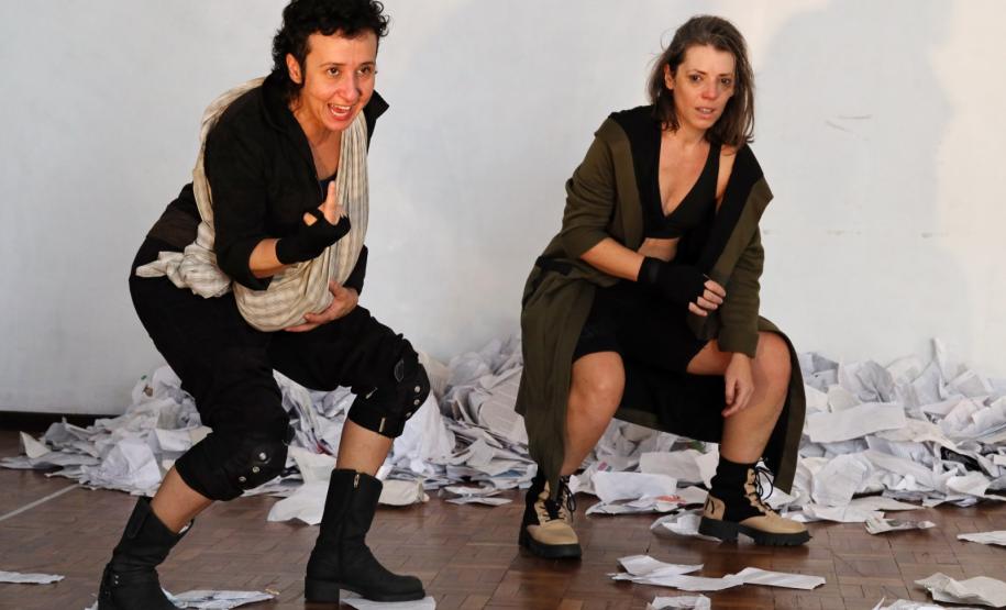 Peça sobre resistência feminina chega ao Teatro José Maria Santos