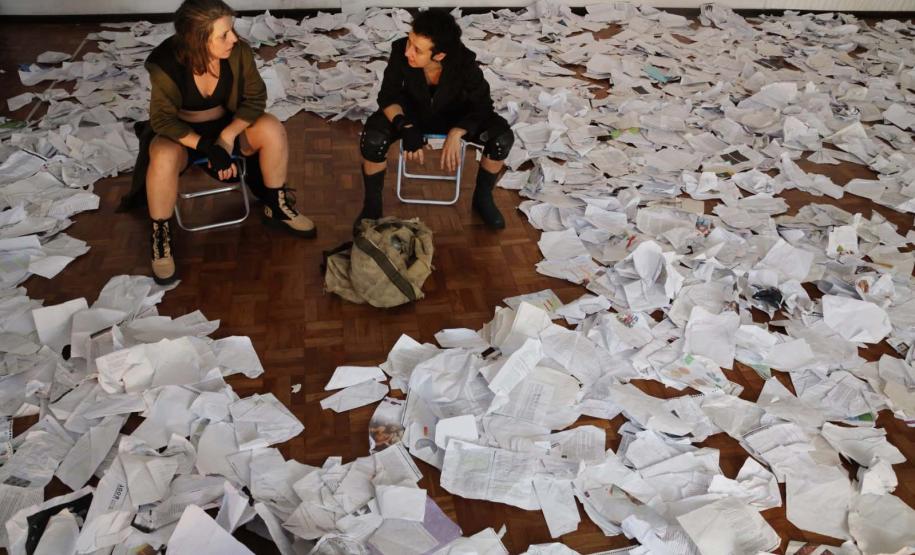 Peça sobre resistência feminina chega ao Teatro José Maria Santos