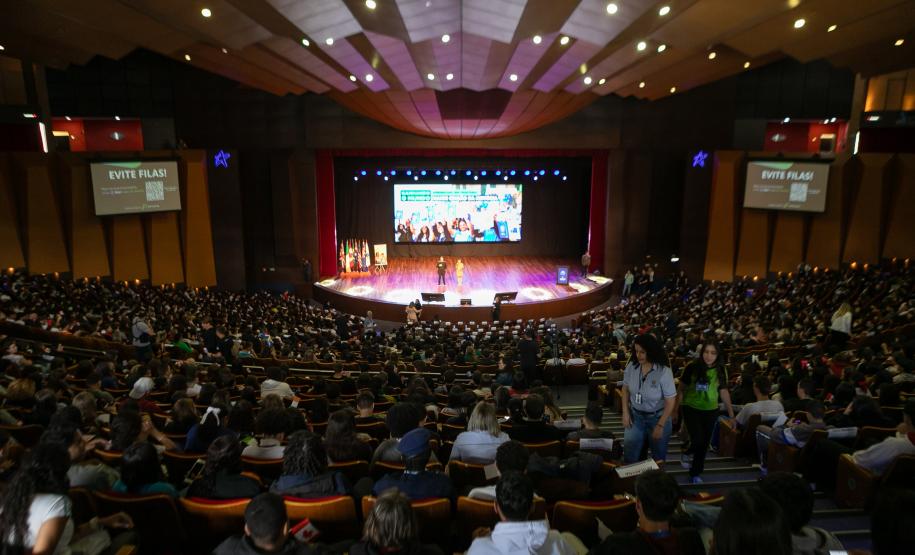 Ganhando o Mundo: 1,3 mil alunos passam pela preparação final antes do intercâmbio