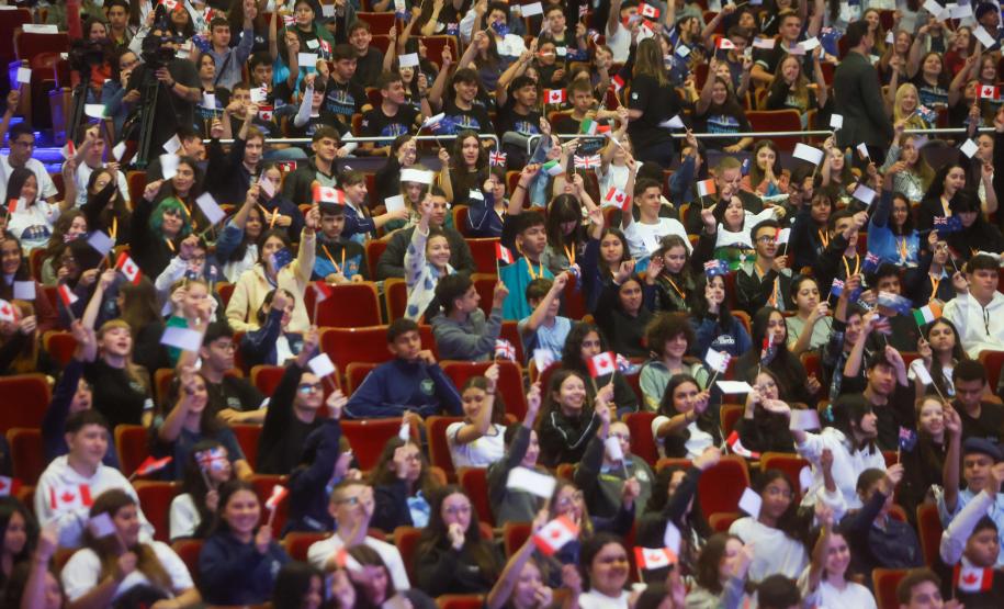Ganhando o Mundo: 1,3 mil alunos passam pela preparação final antes do intercâmbio