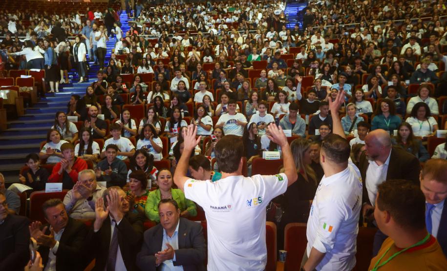 Ganhando o Mundo: 1,3 mil alunos passam pela preparação final antes do intercâmbio