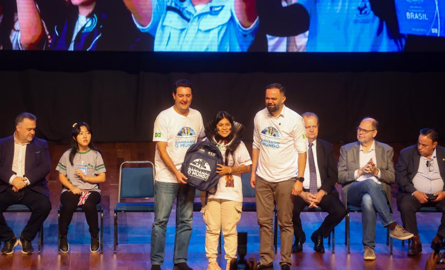 Ganhando o Mundo: 1,3 mil alunos passam pela preparação final antes do intercâmbio