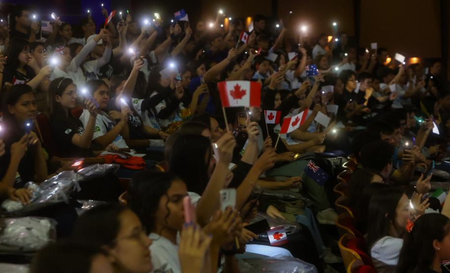 Ganhando o Mundo: 1,3 mil alunos passam pela preparação final antes do intercâmbio