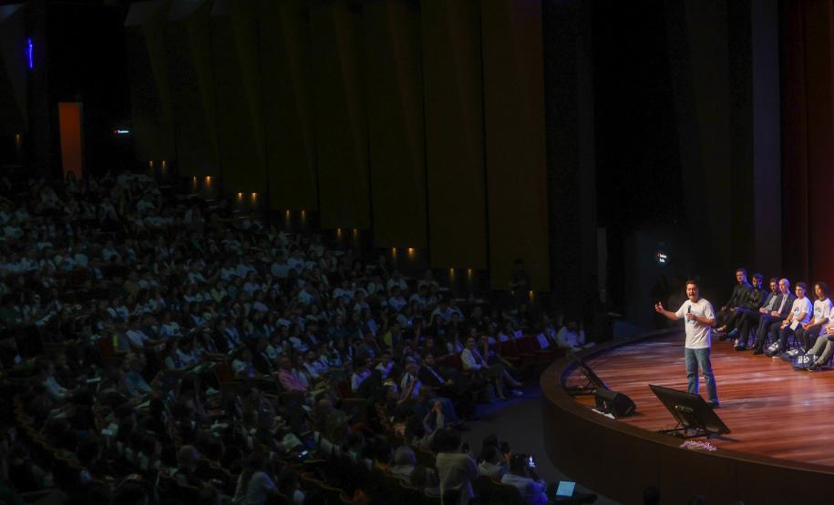 Ganhando o Mundo: 1,3 mil alunos passam pela preparação final antes do intercâmbio