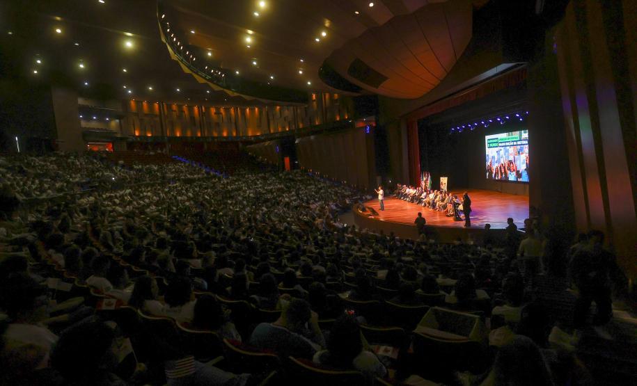Ganhando o Mundo: 1,3 mil alunos passam pela preparação final antes do intercâmbio