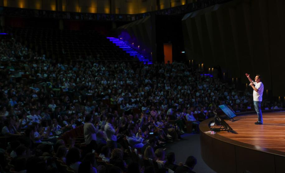 Ganhando o Mundo: 1,3 mil alunos passam pela preparação final antes do intercâmbio