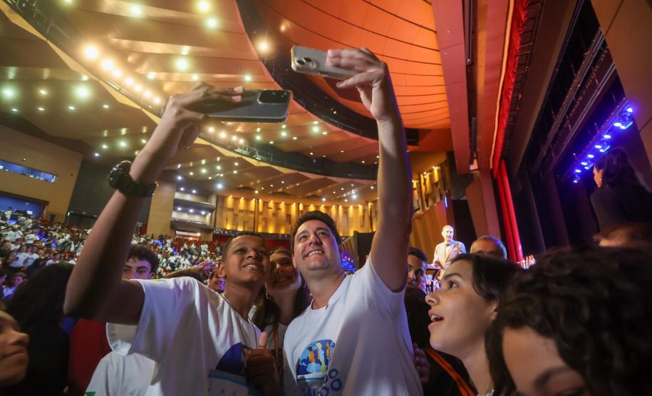 Ganhando o Mundo: 1,3 mil alunos passam pela preparação final antes do intercâmbio