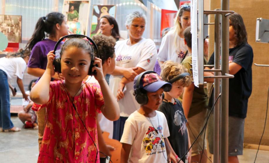 Nando Reis, sertanejos, peças teatrais e novas exposições no MON: confira a agenda cultural