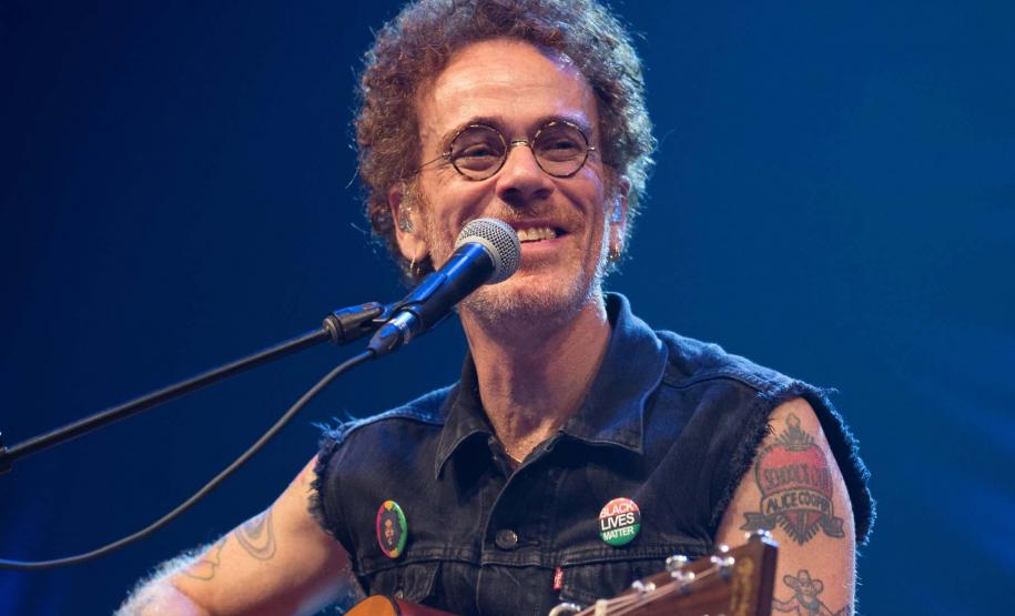 Nando Reis, sertanejos, peças teatrais e novas exposições no MON: confira a agenda cultural