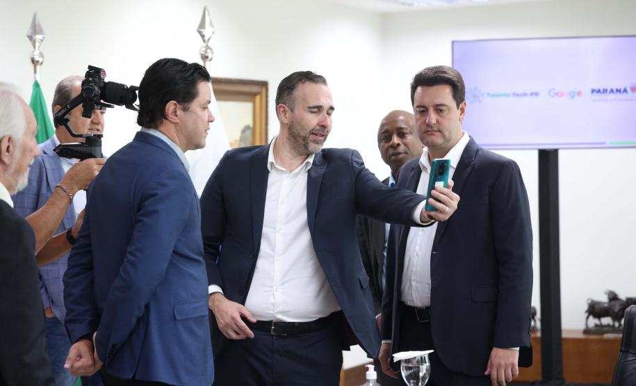 Com IA para facilitar renovação da CNH, Paraná anuncia parceria com Google para novos serviços