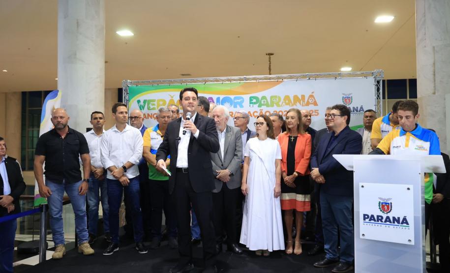 Com o céu iluminado por mais de 600 drones, o Governo do Estado deu o pontapé inicial para a maior edição da história do Verão Maior Paraná.. A cerimônia de lançamento, que aconteceu nesta quarta-feira (27), contou com a presença do governador Carlos Massa Ratinho Junior.