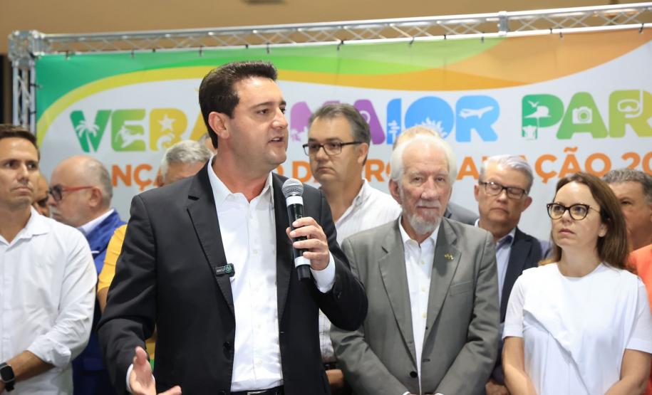 Com o céu iluminado por mais de 600 drones, o Governo do Estado deu o pontapé inicial para a maior edição da história do Verão Maior Paraná.. A cerimônia de lançamento, que aconteceu nesta quarta-feira (27), contou com a presença do governador Carlos Massa Ratinho Junior.