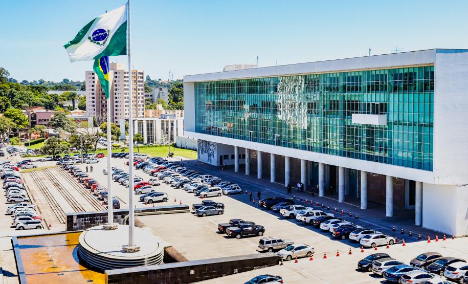 Estado do Paraná completa nesta quinta-feira 171 anos de emancipação política - Na foto, Palácio Iguaçu, que completa 70 anos em 19 de dezembro de 2024, é a sede oficial do governo estadual