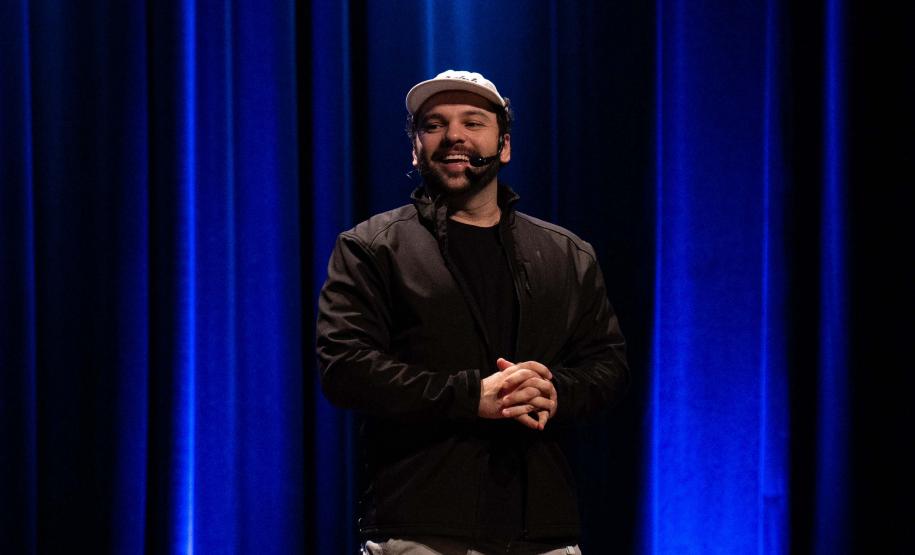 Centro Cultural Teatro Guaíra - CCTG - Guairinha - Ninguém Dirá Que É Tarde Demais, com Arlete Salles e Edwin Luisi – Arlete Salles retorna aos palcos ao lado de Edwin Luisi em uma peça que explora o amor na terceira idade, ambientada no isolamento social da pandemia de Covid-19.