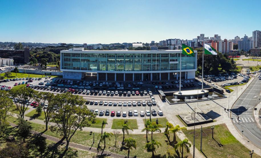 Boletim mensal destaca o desempenho econômico e os avanços significativos em diversas áreas do Estado