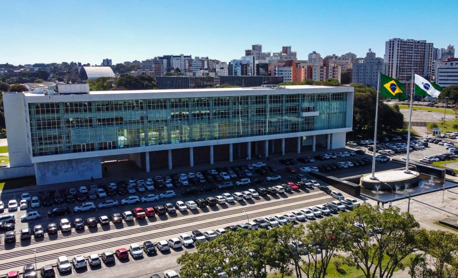 Estado do Paraná completa nesta quinta-feira 171 anos de emancipação política - Na foto, Palácio Iguaçu, que completa 70 anos em 19 de dezembro de 2024, é a sede oficial do governo estadual