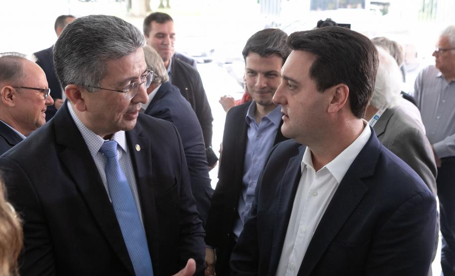 O Paraná vai dar um novo passo em seu programa habitacional, o Casa Fácil Paraná. O governador Carlos Massa Ratinho Junior assinou nesta quarta-feira (4), durante a abertura do Fórum Nacional de Habitação de Interesse Social, um convênio de US$ 187 milhões (R$ 1,13 bilhão) com o Banco Interamericano de Desenvolvimento (BID) para o Vida Nova, modalidade do Casa Fácil voltada a famílias em situação de vulnerabilidade social.