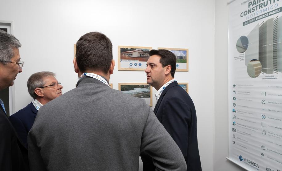 O Paraná vai dar um novo passo em seu programa habitacional, o Casa Fácil Paraná. O governador Carlos Massa Ratinho Junior assinou nesta quarta-feira (4), durante a abertura do Fórum Nacional de Habitação de Interesse Social, um convênio de US$ 187 milhões (R$ 1,13 bilhão) com o Banco Interamericano de Desenvolvimento (BID) para o Vida Nova, modalidade do Casa Fácil voltada a famílias em situação de vulnerabilidade social.