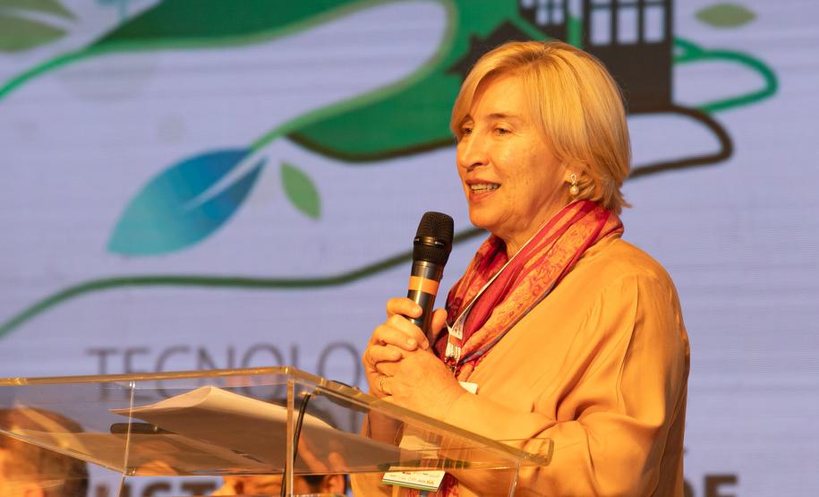 O Paraná vai dar um novo passo em seu programa habitacional, o Casa Fácil Paraná. O governador Carlos Massa Ratinho Junior assinou nesta quarta-feira (4), durante a abertura do Fórum Nacional de Habitação de Interesse Social, um convênio de US$ 187 milhões (R$ 1,13 bilhão) com o Banco Interamericano de Desenvolvimento (BID) para o Vida Nova, modalidade do Casa Fácil voltada a famílias em situação de vulnerabilidade social.