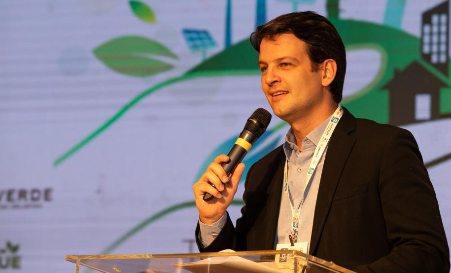 O Paraná vai dar um novo passo em seu programa habitacional, o Casa Fácil Paraná. O governador Carlos Massa Ratinho Junior assinou nesta quarta-feira (4), durante a abertura do Fórum Nacional de Habitação de Interesse Social, um convênio de US$ 187 milhões (R$ 1,13 bilhão) com o Banco Interamericano de Desenvolvimento (BID) para o Vida Nova, modalidade do Casa Fácil voltada a famílias em situação de vulnerabilidade social.