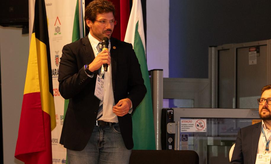 O Paraná vai dar um novo passo em seu programa habitacional, o Casa Fácil Paraná. O governador Carlos Massa Ratinho Junior assinou nesta quarta-feira (4), durante a abertura do Fórum Nacional de Habitação de Interesse Social, um convênio de US$ 187 milhões (R$ 1,13 bilhão) com o Banco Interamericano de Desenvolvimento (BID) para o Vida Nova, modalidade do Casa Fácil voltada a famílias em situação de vulnerabilidade social.