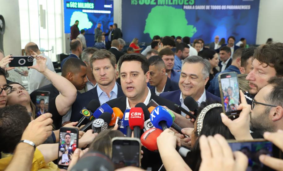 O governador Carlos Massa Ratinho Junior liberou nesta terça-feira (10) um pacote de R$ 502 milhões em investimentos para fortalecer a estratégia de regionalização dos serviços de saúde no Paraná.