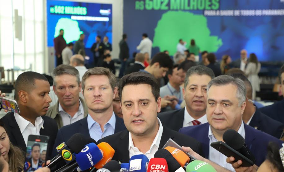 O governador Carlos Massa Ratinho Junior liberou nesta terça-feira (10) um pacote de R$ 502 milhões em investimentos para fortalecer a estratégia de regionalização dos serviços de saúde no Paraná.