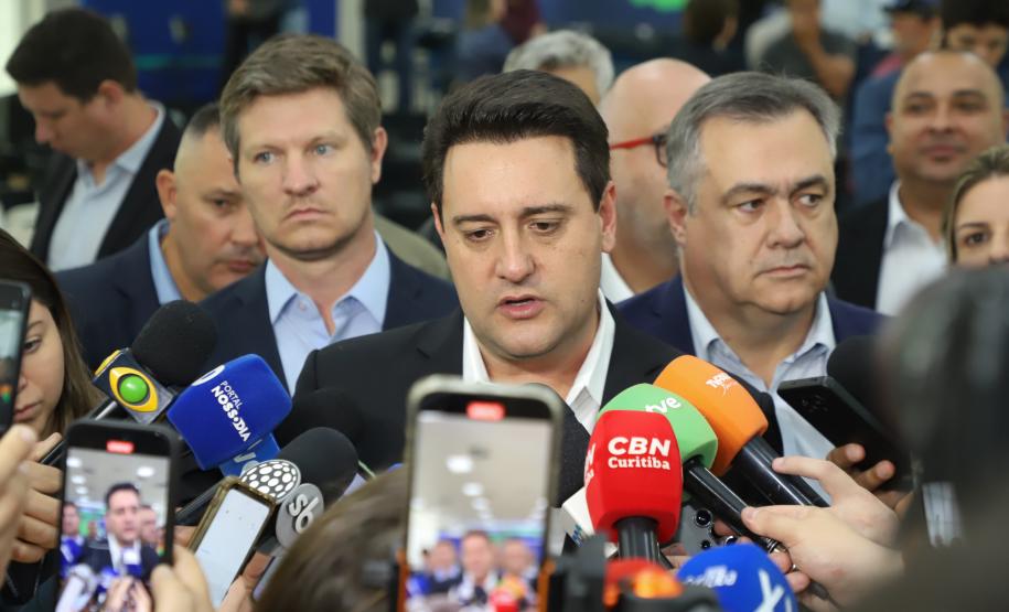 O governador Carlos Massa Ratinho Junior liberou nesta terça-feira (10) um pacote de R$ 502 milhões em investimentos para fortalecer a estratégia de regionalização dos serviços de saúde no Paraná.
