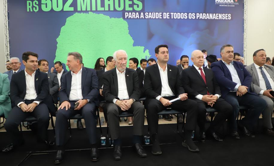 O governador Carlos Massa Ratinho Junior liberou nesta terça-feira (10) um pacote de R$ 502 milhões em investimentos para fortalecer a estratégia de regionalização dos serviços de saúde no Paraná.