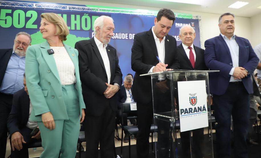 O governador Carlos Massa Ratinho Junior liberou nesta terça-feira (10) um pacote de R$ 502 milhões em investimentos para fortalecer a estratégia de regionalização dos serviços de saúde no Paraná.