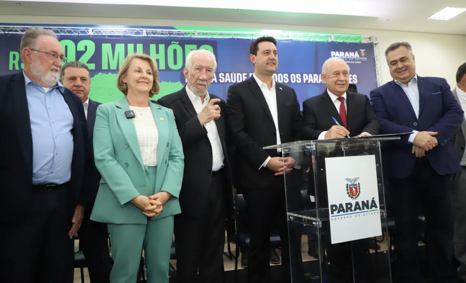 O governador Carlos Massa Ratinho Junior liberou nesta terça-feira (10) um pacote de R$ 502 milhões em investimentos para fortalecer a estratégia de regionalização dos serviços de saúde no Paraná.