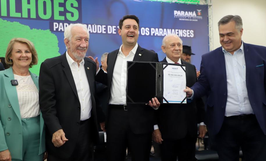 O governador Carlos Massa Ratinho Junior liberou nesta terça-feira (10) um pacote de R$ 502 milhões em investimentos para fortalecer a estratégia de regionalização dos serviços de saúde no Paraná.