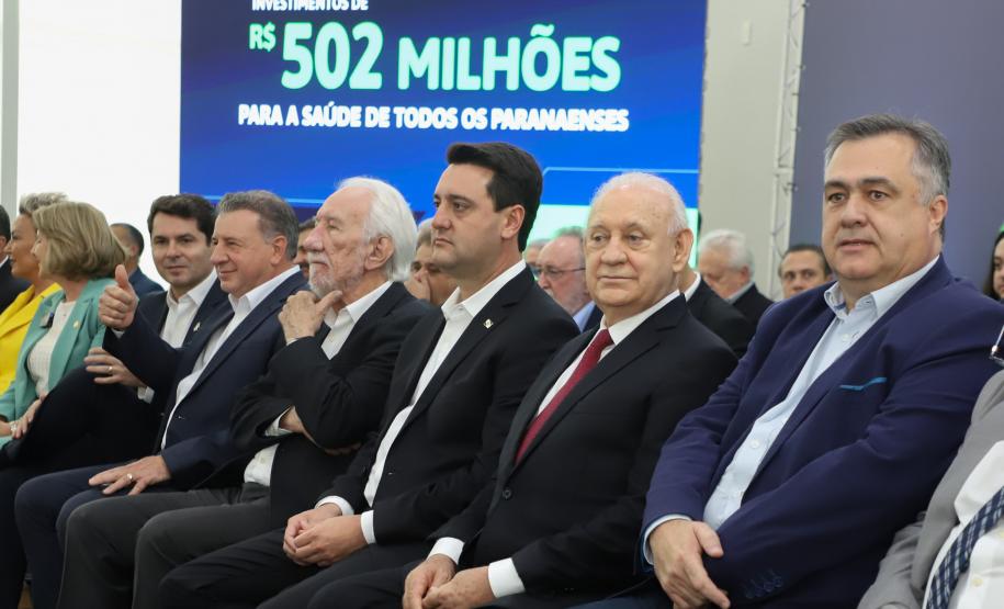 O governador Carlos Massa Ratinho Junior liberou nesta terça-feira (10) um pacote de R$ 502 milhões em investimentos para fortalecer a estratégia de regionalização dos serviços de saúde no Paraná.