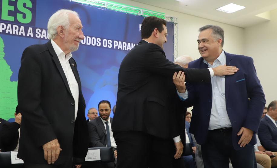 O governador Carlos Massa Ratinho Junior liberou nesta terça-feira (10) um pacote de R$ 502 milhões em investimentos para fortalecer a estratégia de regionalização dos serviços de saúde no Paraná.