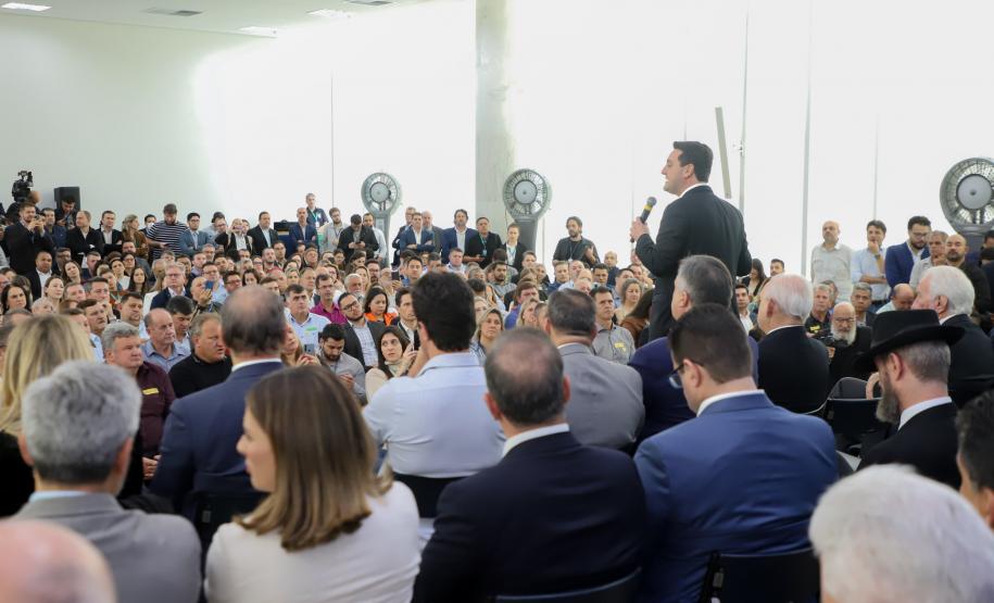 O governador Carlos Massa Ratinho Junior liberou nesta terça-feira (10) um pacote de R$ 502 milhões em investimentos para fortalecer a estratégia de regionalização dos serviços de saúde no Paraná.