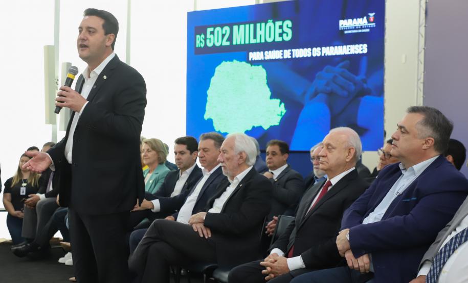 O governador Carlos Massa Ratinho Junior liberou nesta terça-feira (10) um pacote de R$ 502 milhões em investimentos para fortalecer a estratégia de regionalização dos serviços de saúde no Paraná.