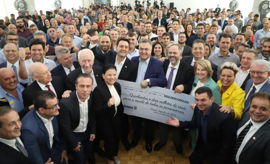 O governador Carlos Massa Ratinho Junior liberou nesta terça-feira (10) um pacote de R$ 502 milhões em investimentos para fortalecer a estratégia de regionalização dos serviços de saúde no Paraná.
