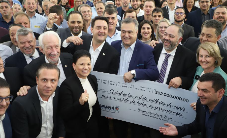O governador Carlos Massa Ratinho Junior liberou nesta terça-feira (10) um pacote de R$ 502 milhões em investimentos para fortalecer a estratégia de regionalização dos serviços de saúde no Paraná.
