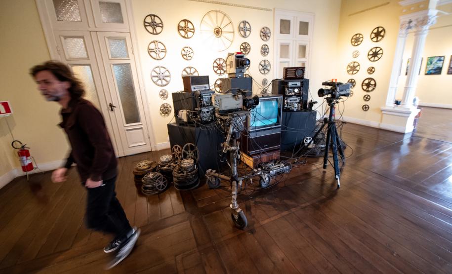 Centro Cultural Teatro Guaíra - CCTG - Guairinha - Ninguém Dirá Que É Tarde Demais, com Arlete Salles e Edwin Luisi – Arlete Salles retorna aos palcos ao lado de Edwin Luisi em uma peça que explora o amor na terceira idade, ambientada no isolamento social da pandemia de Covid-19.