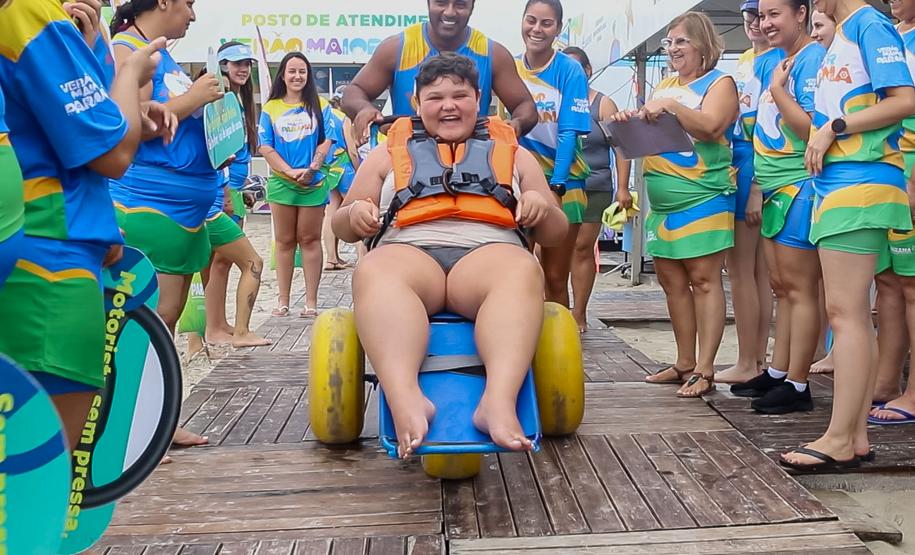 Pontal do Paraná, 29 de janeiro de 2025 - Serviço de cadeira anfíbia está disponível no litoral paranaense.