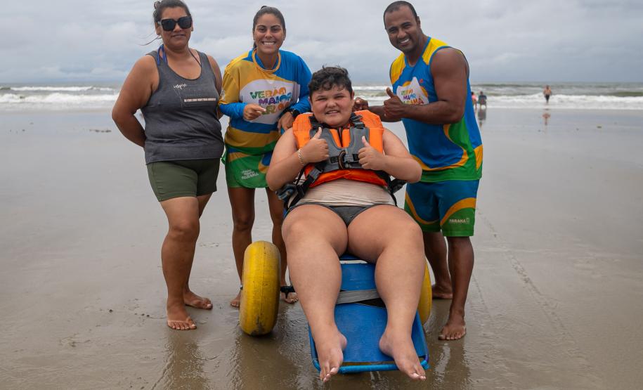 Pontal do Paraná, 29 de janeiro de 2025 - Serviço de cadeira anfíbia está disponível no litoral paranaense.