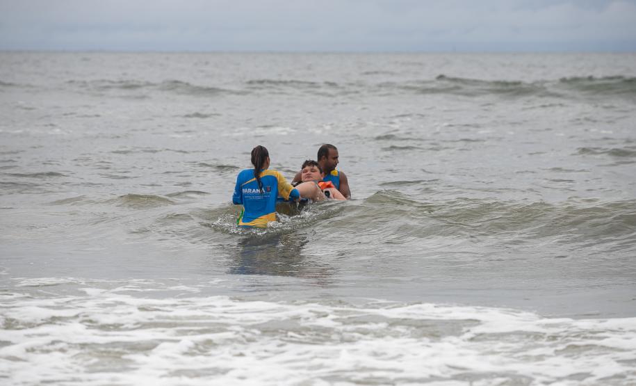 Pontal do Paraná, 29 de janeiro de 2025 - Serviço de cadeira anfíbia está disponível no litoral paranaense.