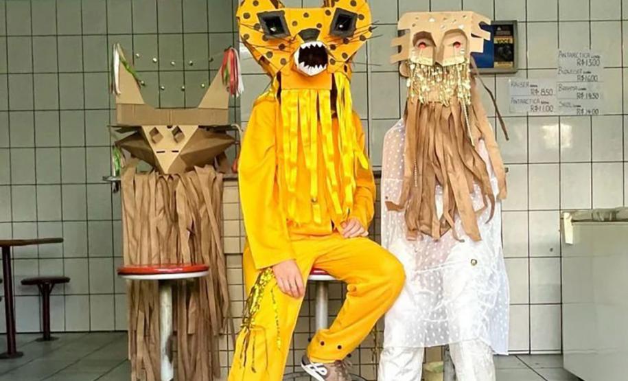 Museu Paranaense (MUPA) - Oficina de Confecção de máscaras – Na quarta-feira, 15 de janeiro, das 14h30 às 17h30, o artista Bruno Romã conduzirá a atividade "Confecção de máscaras" destinada a crianças a partir de 6 anos e adultos.